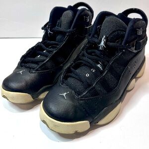 Kids Black Jordan Sneakers Sz.4y